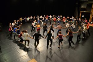 Lire la suite à propos de l’article Danses savantes et danses populaires (2/4) : une approche contemporaine des danses populaires